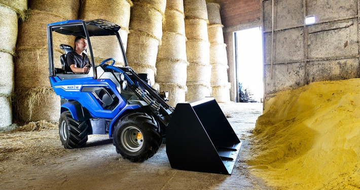 MultiOne mini loader 8 series light bucket